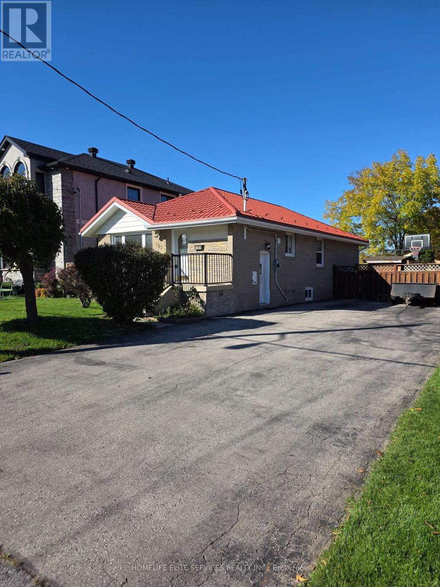 127 Budea Crescent, Toronto, Ontario  M1R 4W2 - Photo 2 - E12484733