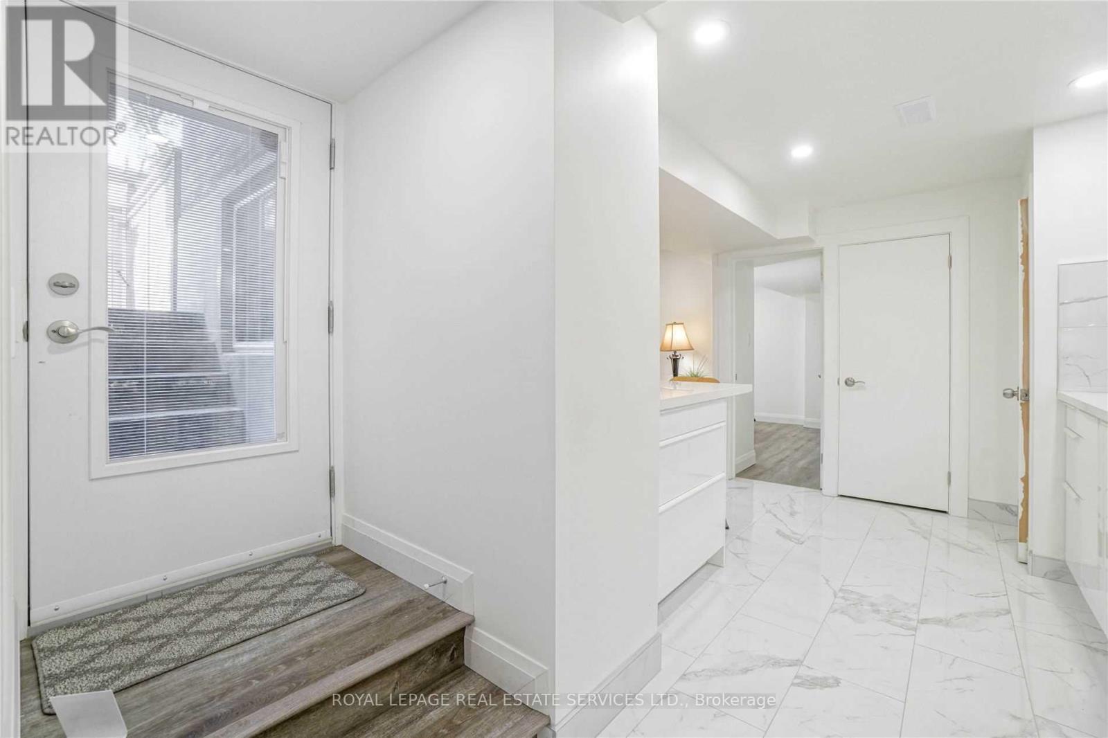 Lower - 117 St Johns Road, Toronto, Ontario  M6P 1V1 - Photo 5 - W12483571