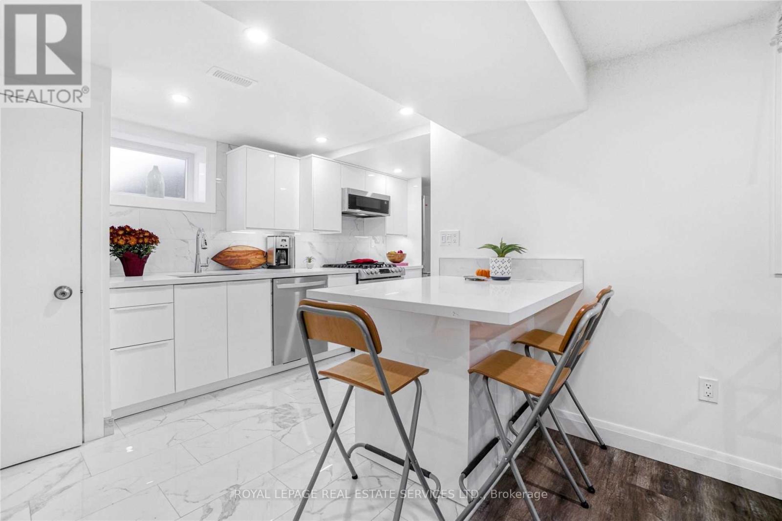 LOWER - 117 ST JOHNS ROAD, Toronto, Ontario