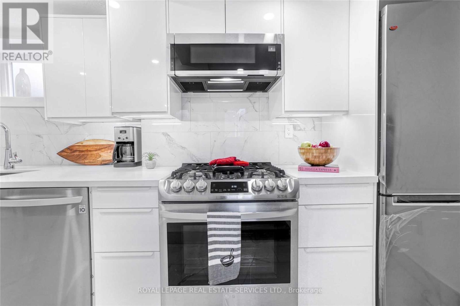 Lower - 117 St Johns Road, Toronto, Ontario  M6P 1V1 - Photo 16 - W12483571
