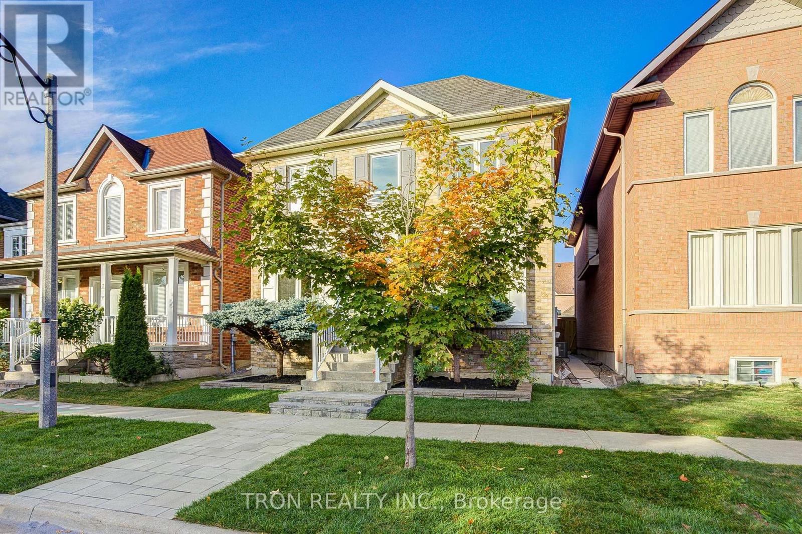 454 The Bridle Walk, Markham, Ontario  L6C 2Y3 - Photo 2 - N12484693