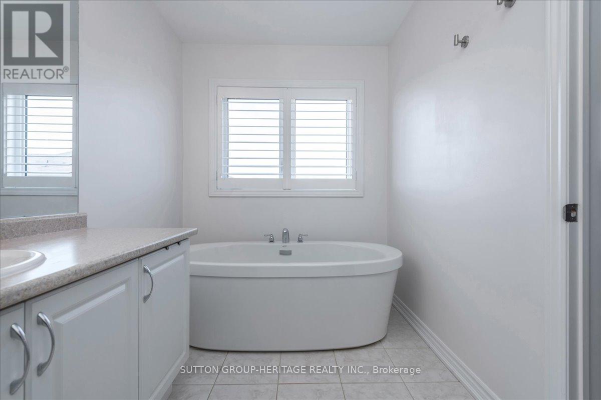 1491 Farrow Crescent, Innisfil, Ontario  L9S 0L6 - Photo 15 - N12484713