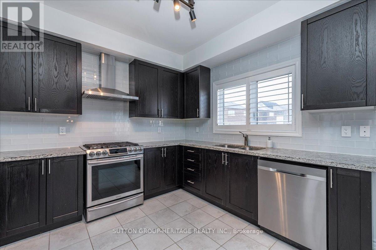 1491 Farrow Crescent, Innisfil, Ontario  L9S 0L6 - Photo 8 - N12484713