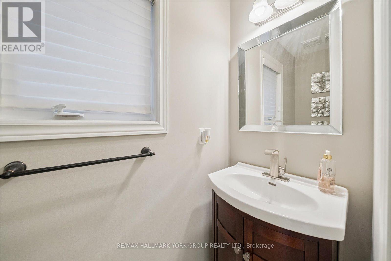 254 Meadowhawk Trail, Bradford West Gwillimbury (Bradford), Ontario  L3Z 0E9 - Photo 15 - N12484715
