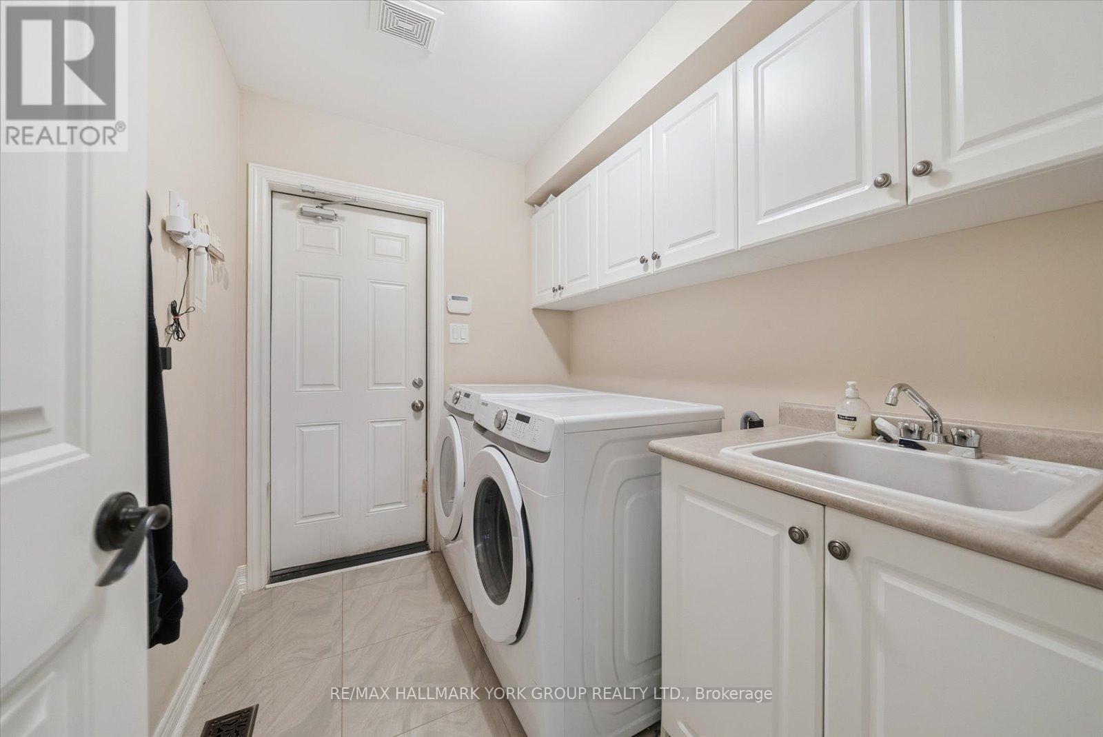254 Meadowhawk Trail, Bradford West Gwillimbury (Bradford), Ontario  L3Z 0E9 - Photo 16 - N12484715