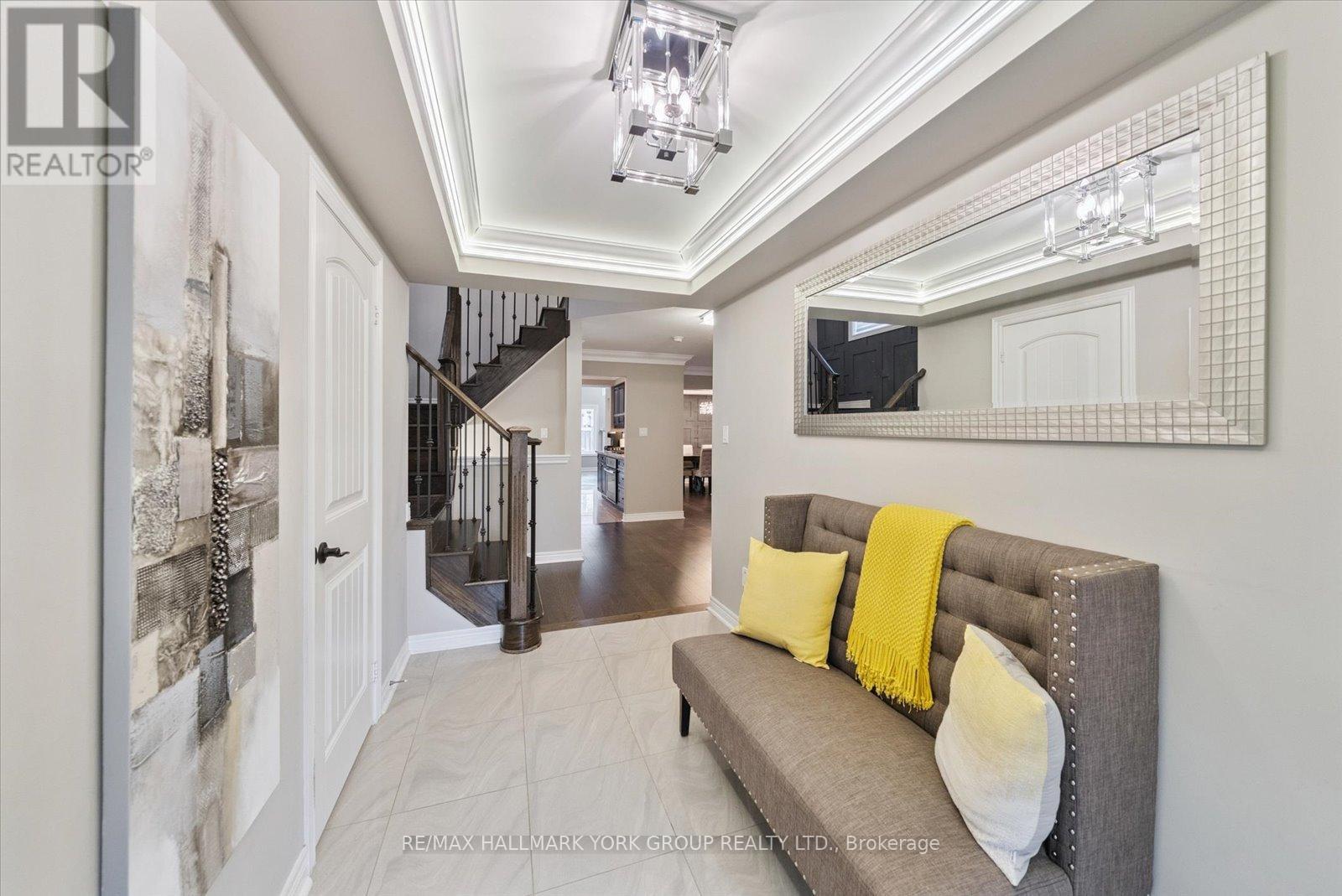 254 Meadowhawk Trail, Bradford West Gwillimbury (Bradford), Ontario  L3Z 0E9 - Photo 4 - N12484715