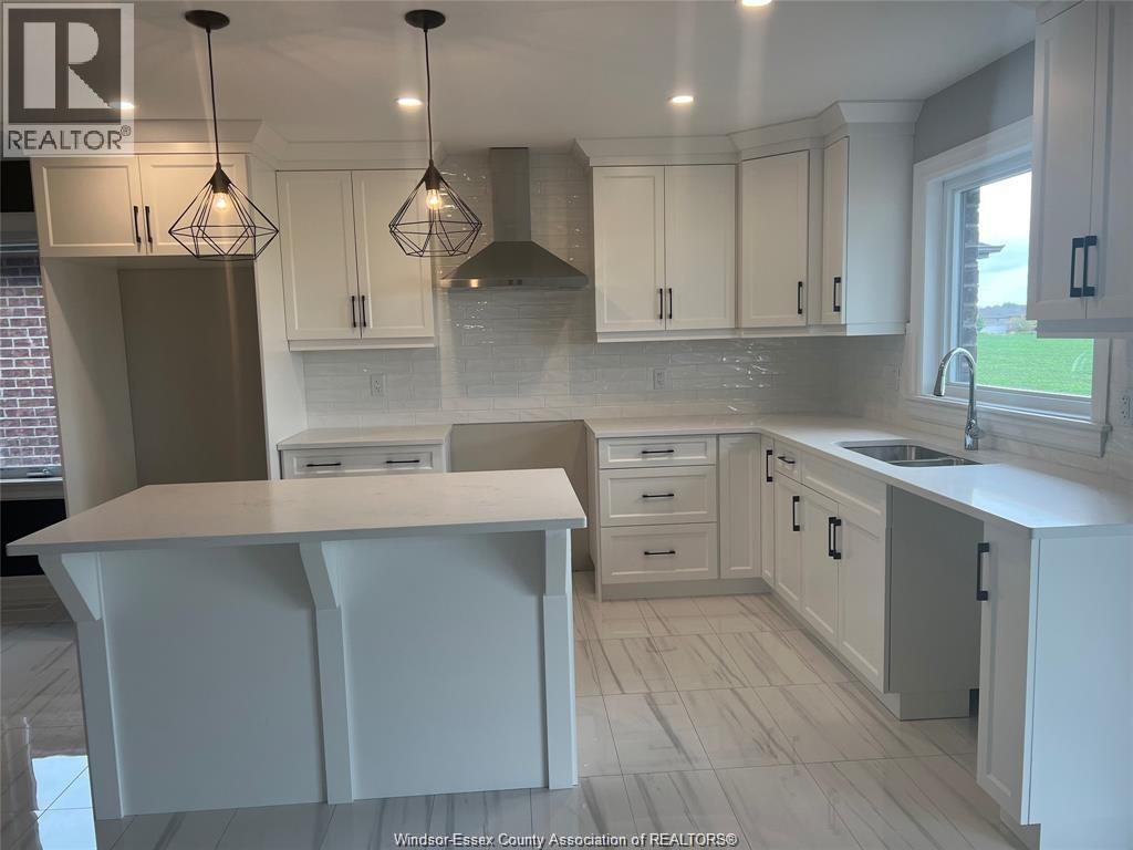 749 Faleria, Lakeshore, Ontario  N0R 1A0 - Photo 3 - 25027042
