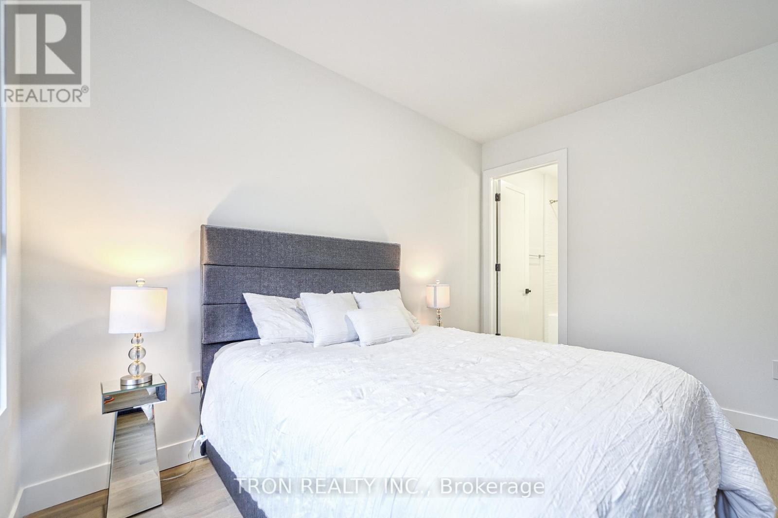 38 Uno Drive, Toronto, Ontario  M8Z 3N8 - Photo 26 - W12484692