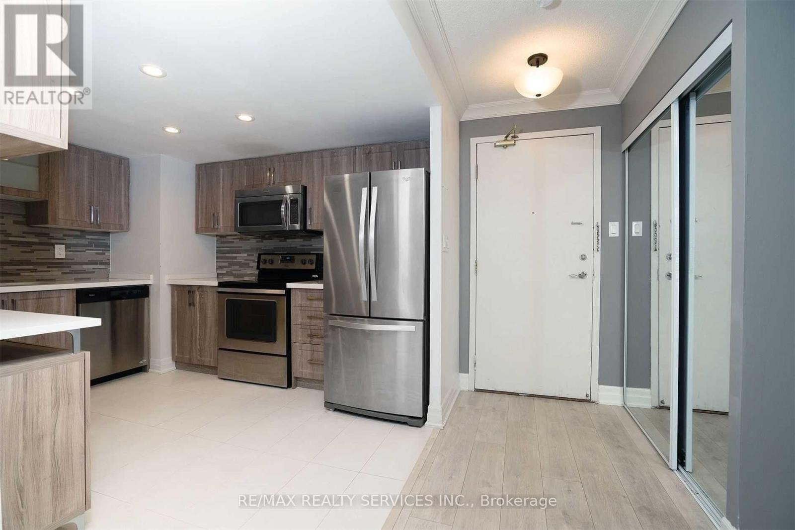 1605 - 4450 Tucana Court, Mississauga, Ontario  L5R 3R4 - Photo 2 - W12484703