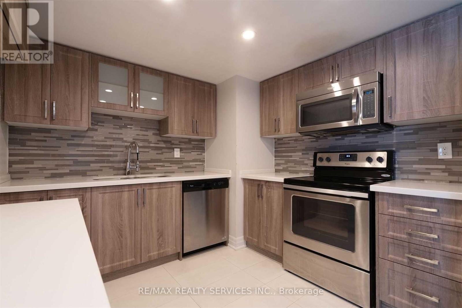 1605 - 4450 Tucana Court, Mississauga, Ontario  L5R 3R4 - Photo 3 - W12484703
