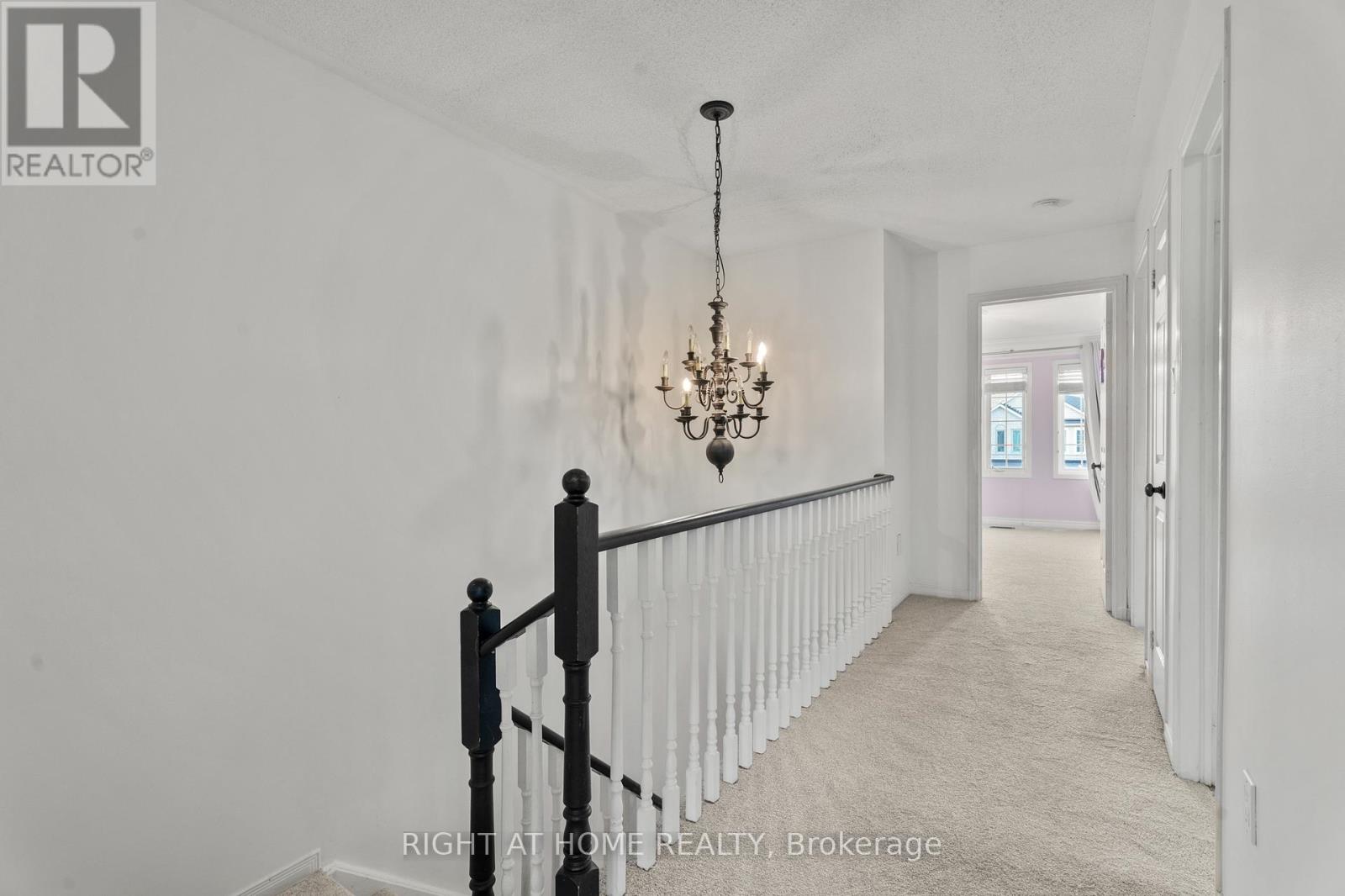 5114 Falconcrest Drive, Burlington, Ontario  L7L 6K5 - Photo 13 - W12484704