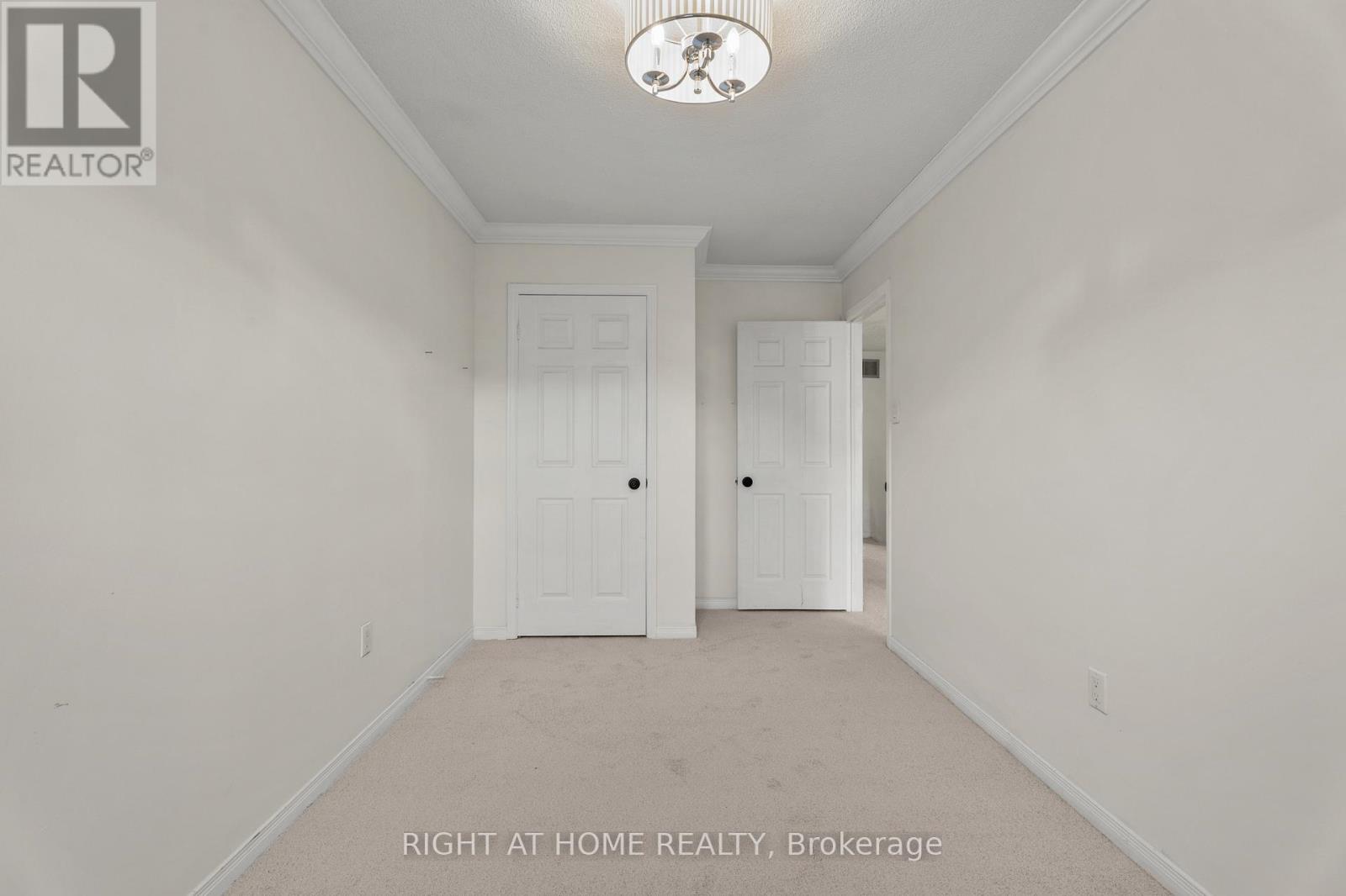 5114 Falconcrest Drive, Burlington, Ontario  L7L 6K5 - Photo 21 - W12484704
