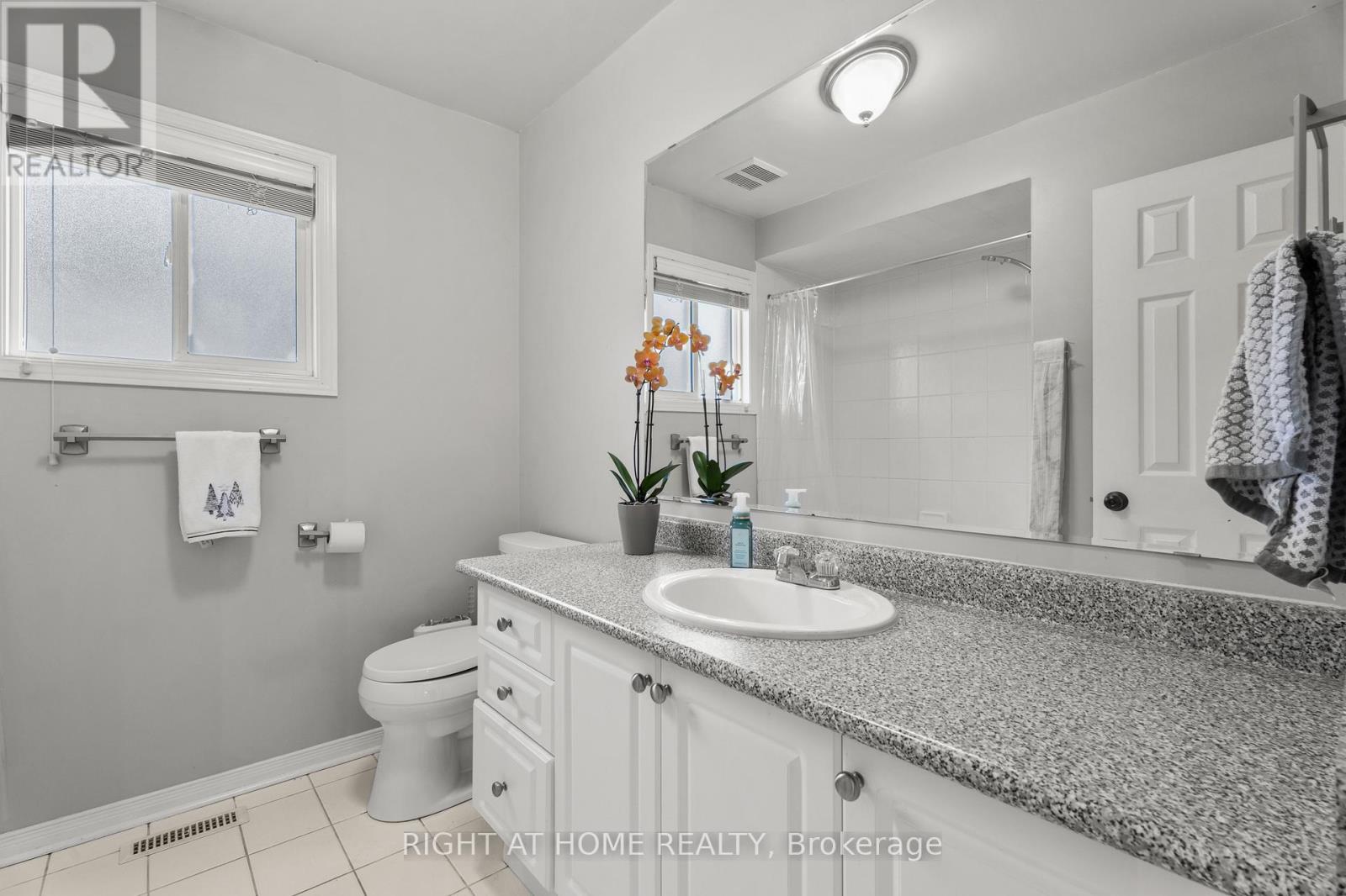 5114 Falconcrest Drive, Burlington, Ontario  L7L 6K5 - Photo 22 - W12484704