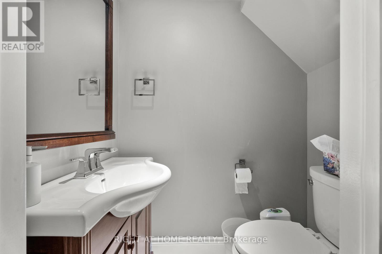 5114 Falconcrest Drive, Burlington, Ontario  L7L 6K5 - Photo 26 - W12484704