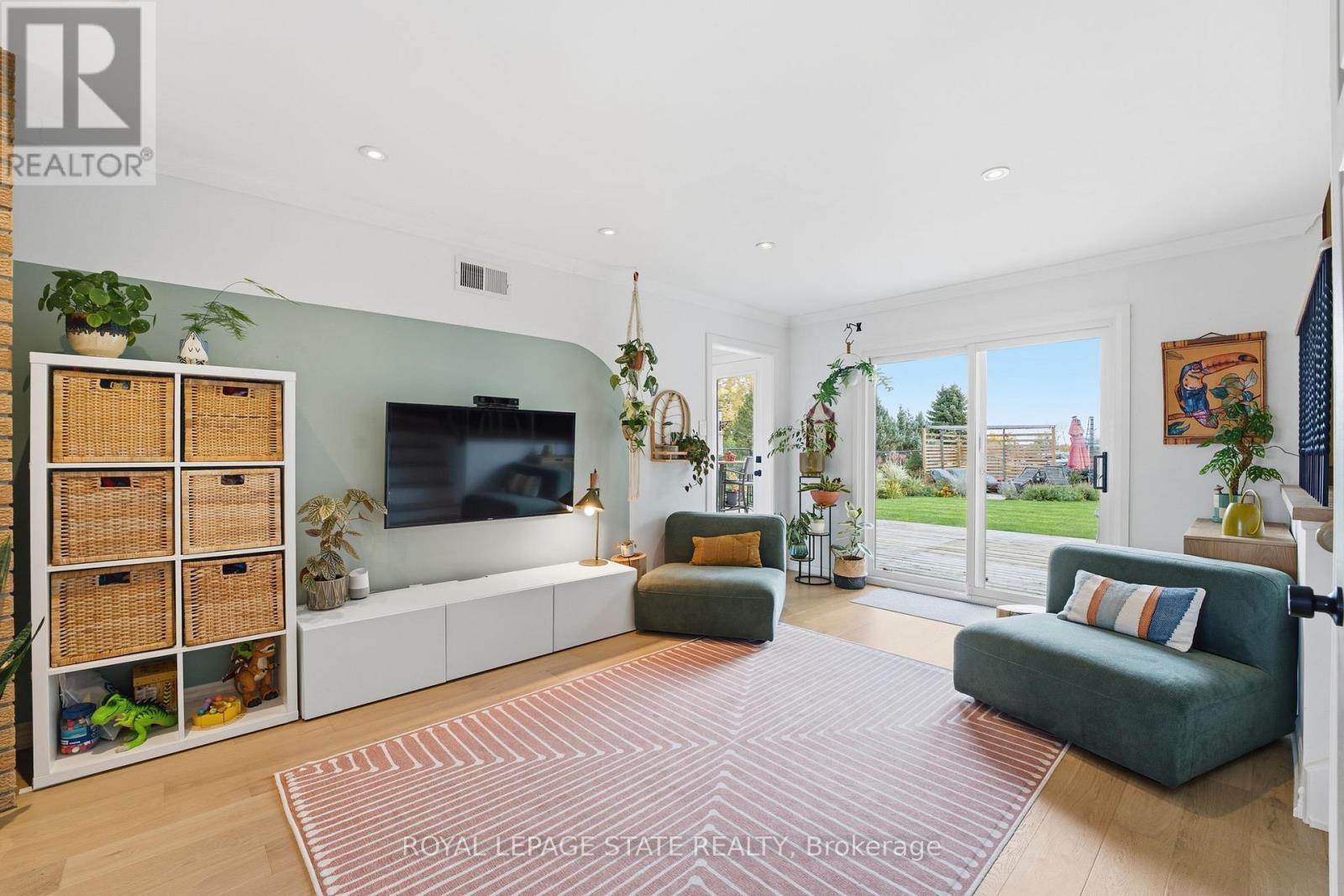 348 Sydenham Road, Hamilton, Ontario  L9H 5E2 - Photo 17 - X12484724