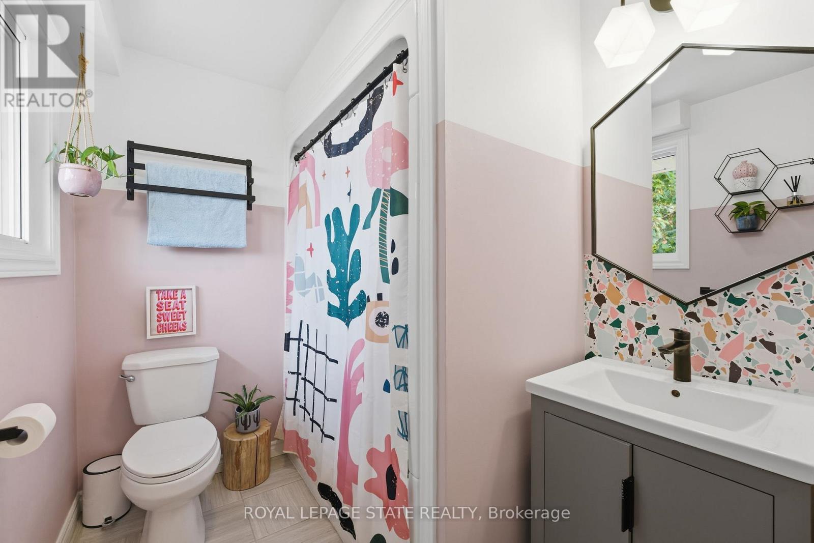 348 Sydenham Road, Hamilton, Ontario  L9H 5E2 - Photo 21 - X12484724