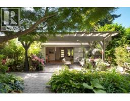 1132 MAPLEWOOD CRESCENT