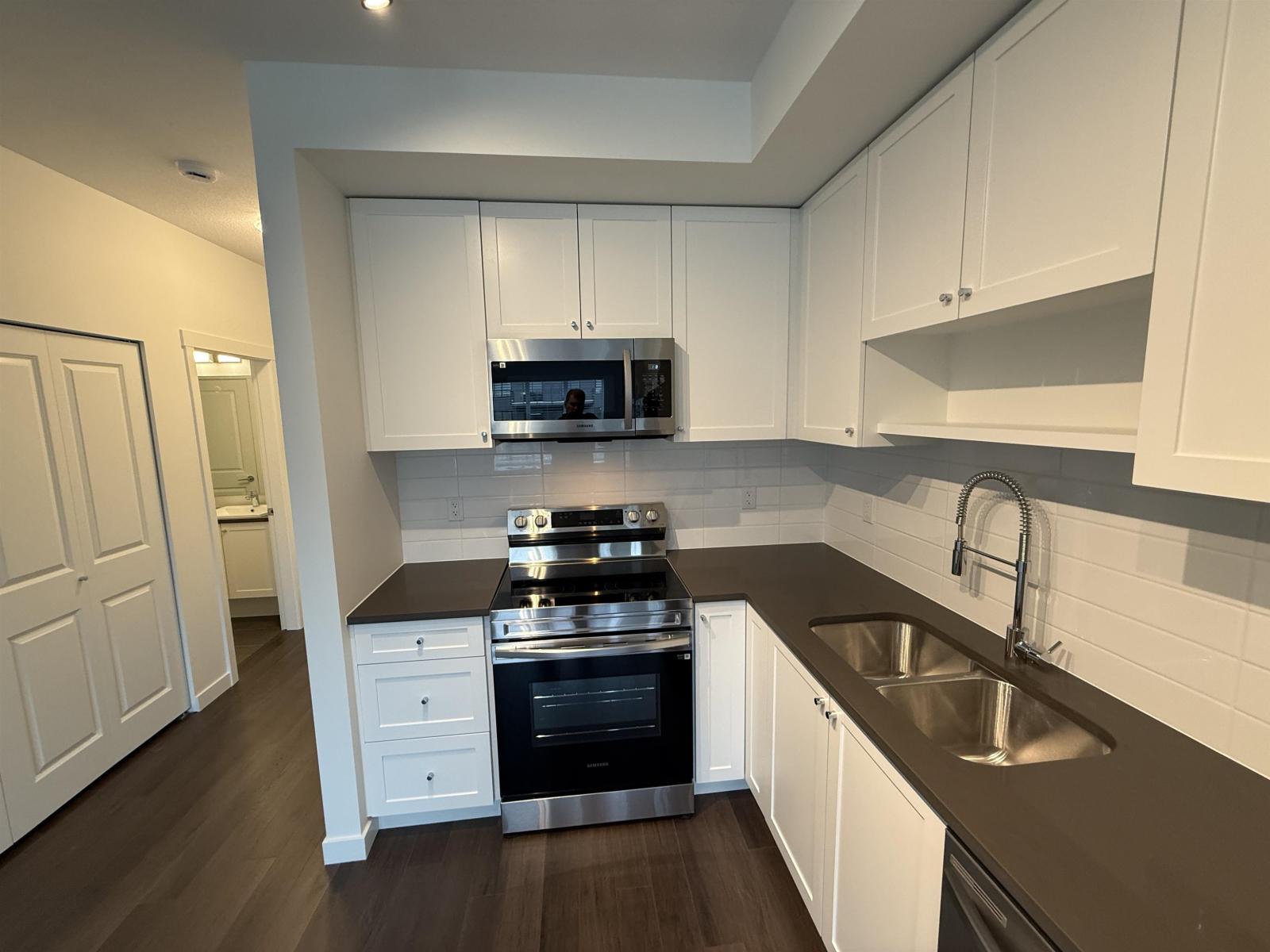 519 8509 158 Street, Surrey, British Columbia  V4N 5A4 - Photo 2 - R3062321