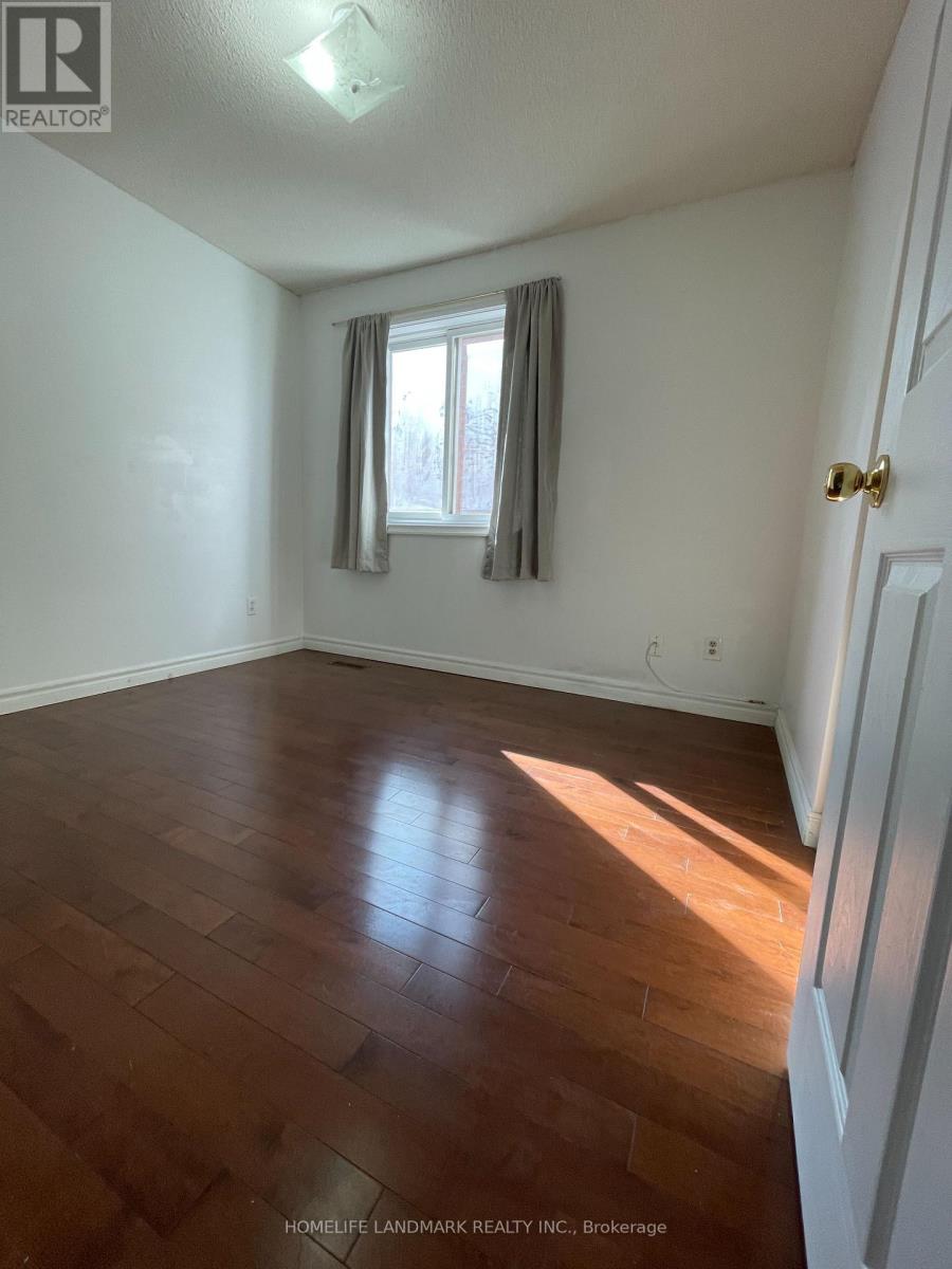 1016 Lucerne Crescent, Mississauga, Ontario  L5C 3Y6 - Photo 16 - W12483123