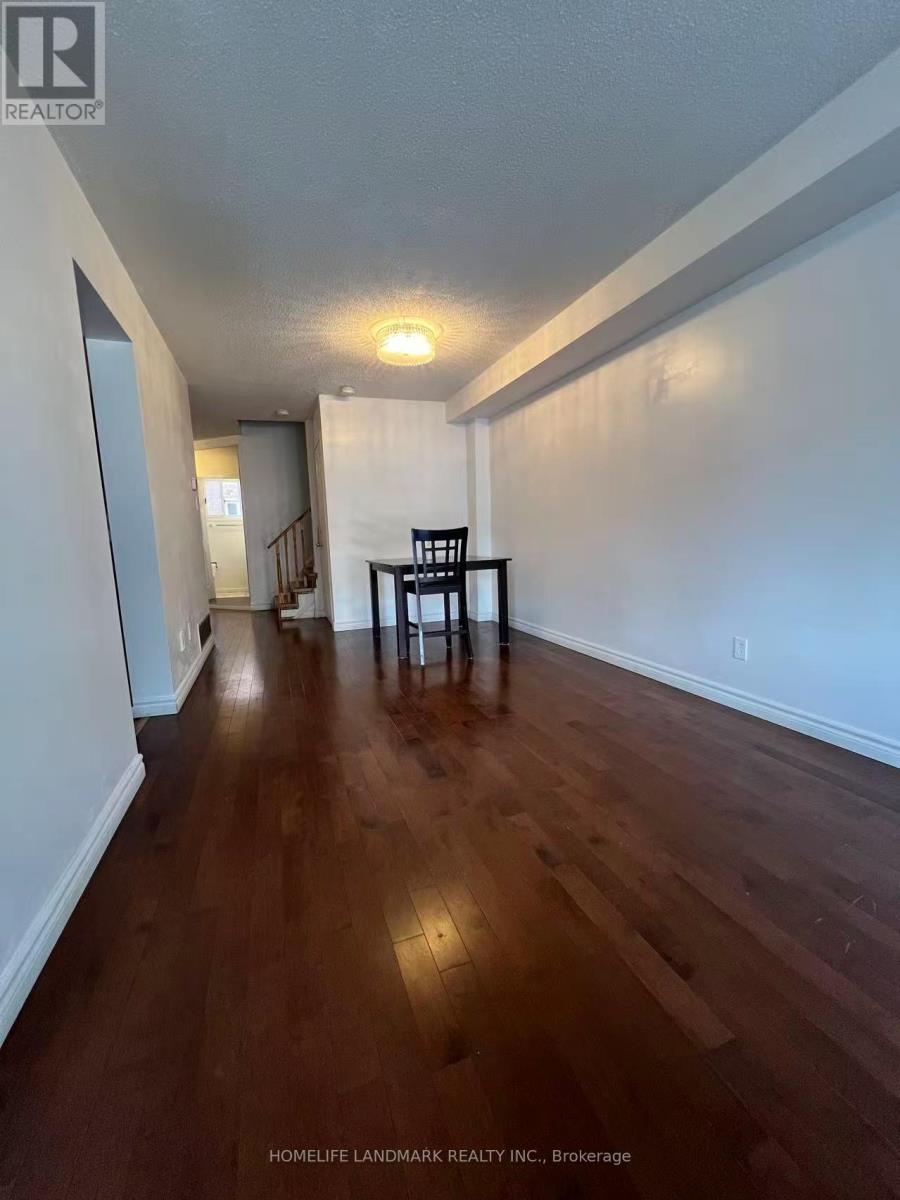 1016 Lucerne Crescent, Mississauga, Ontario  L5C 3Y6 - Photo 3 - W12483123