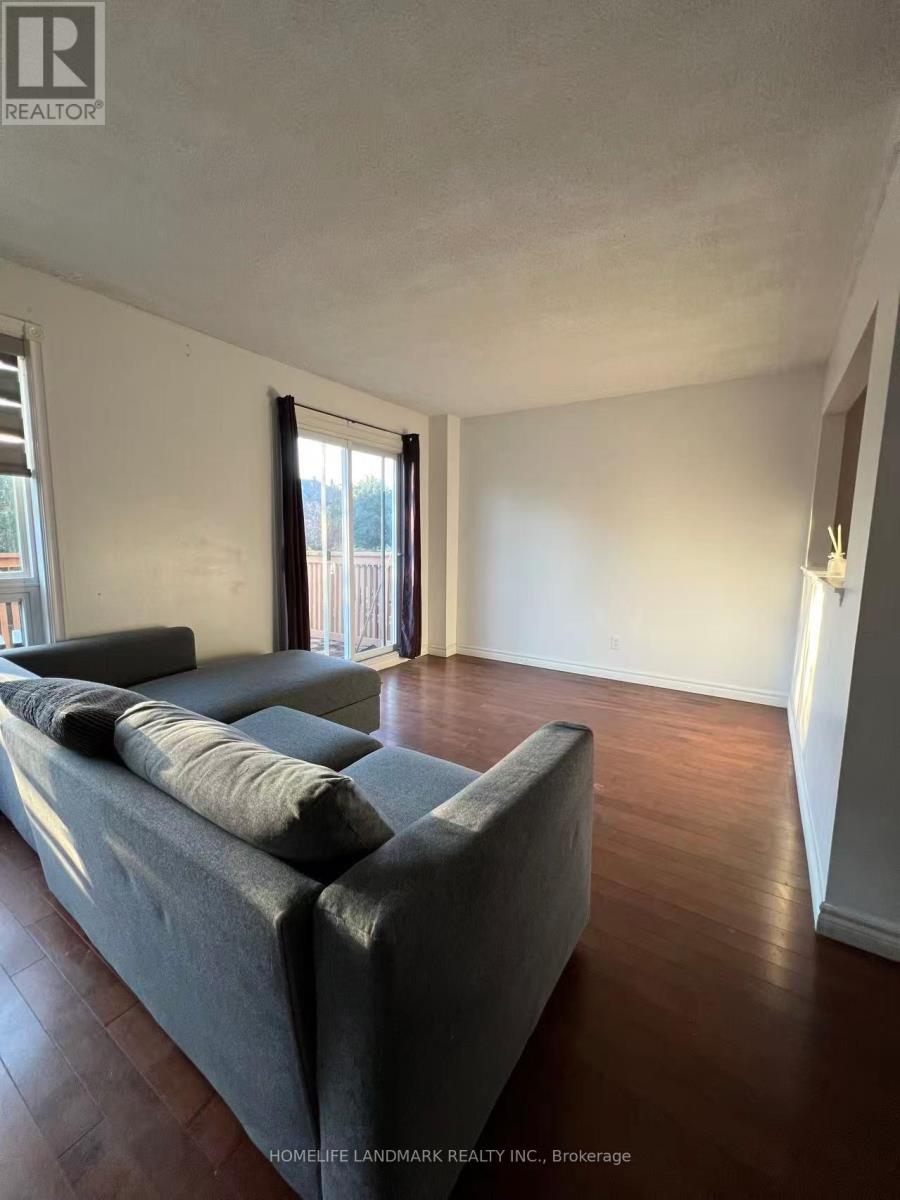 1016 Lucerne Crescent, Mississauga, Ontario  L5C 3Y6 - Photo 5 - W12483123