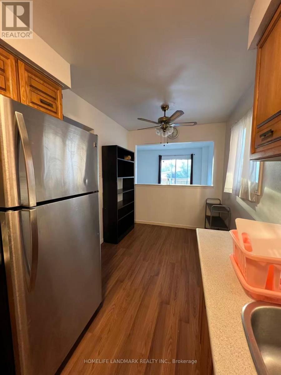 1016 Lucerne Crescent, Mississauga, Ontario  L5C 3Y6 - Photo 7 - W12483123