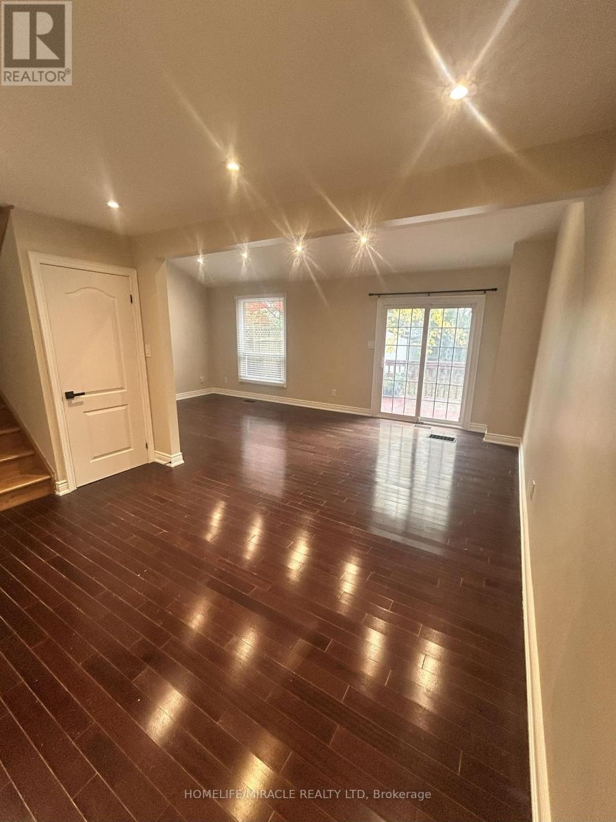 49 Ristau Crescent, Kitchener, Ontario  N2E 3A8 - Photo 8 - X12484721