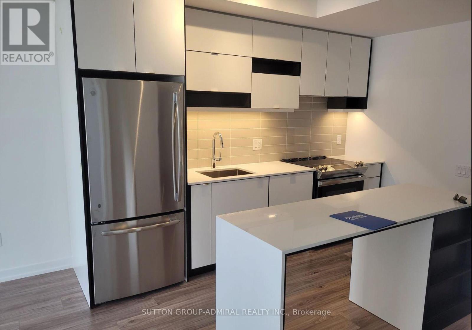 1307 - 4065 Confederation Parkway, Mississauga, Ontario  L5B 0L4 - Photo 7 - W12484734