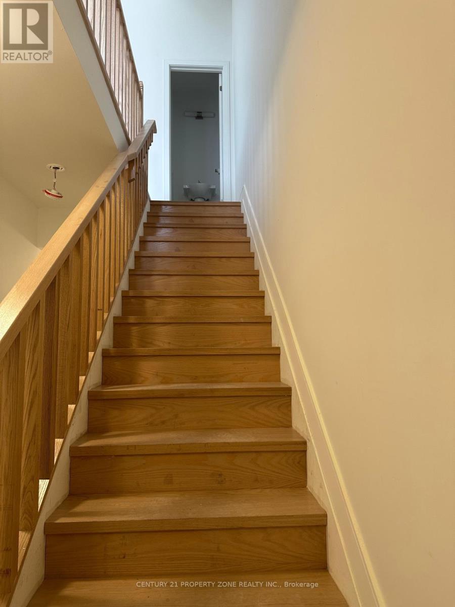 30 Desiree Place, Caledon, Ontario  L7E 2R7 - Photo 9 - W12484738