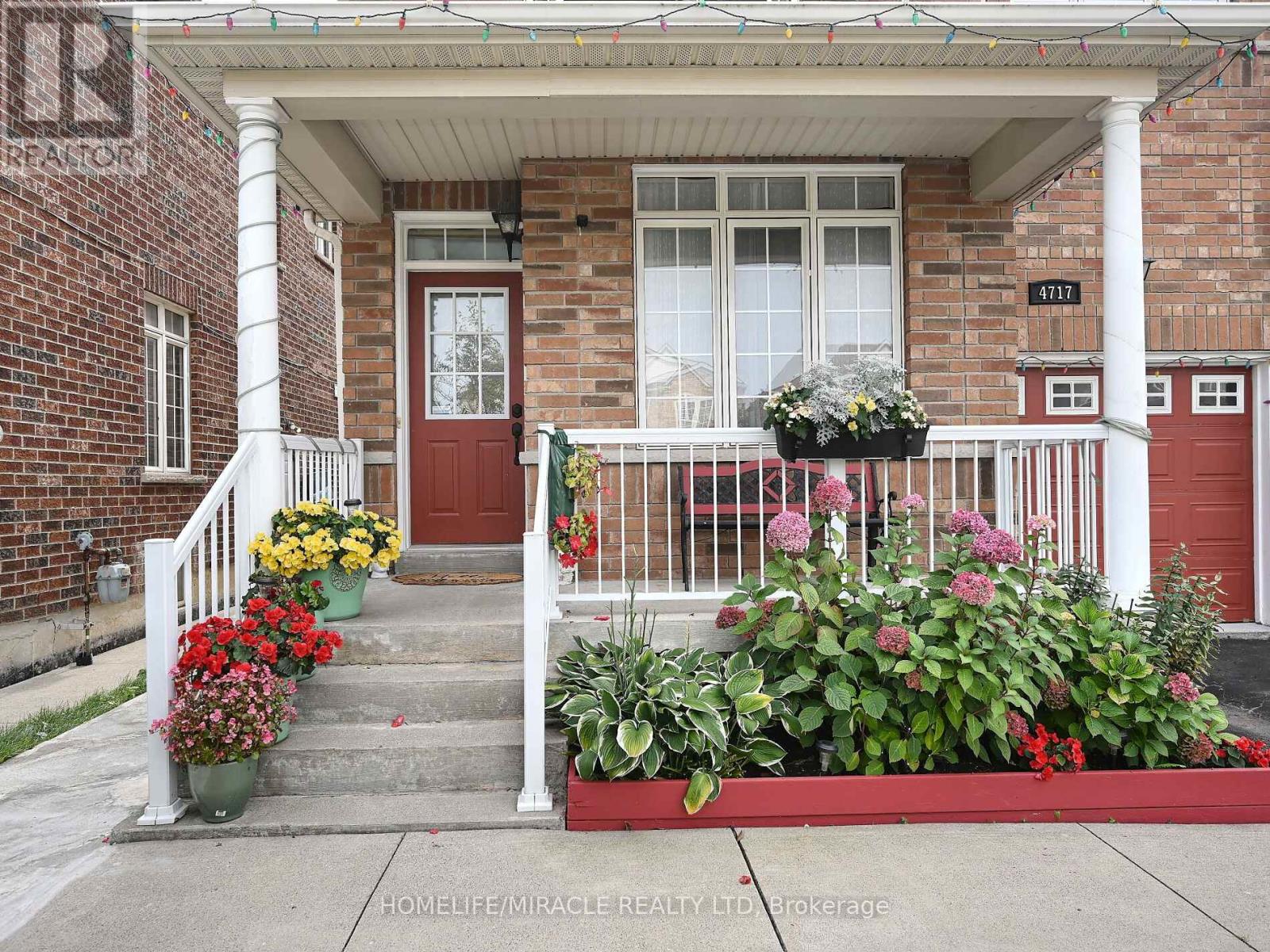 4717 Colombo Crescent, Mississauga, Ontario  L5M 7R3 - Photo 3 - W12484747
