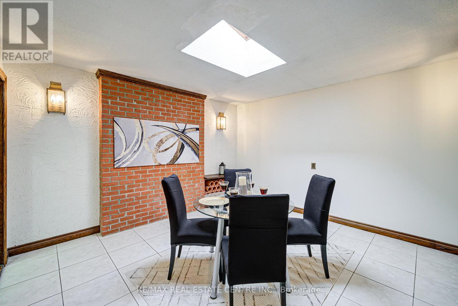 130 Cornwall Road, Brampton, Ontario  L6W 1P3 - Photo 5 - W12484748