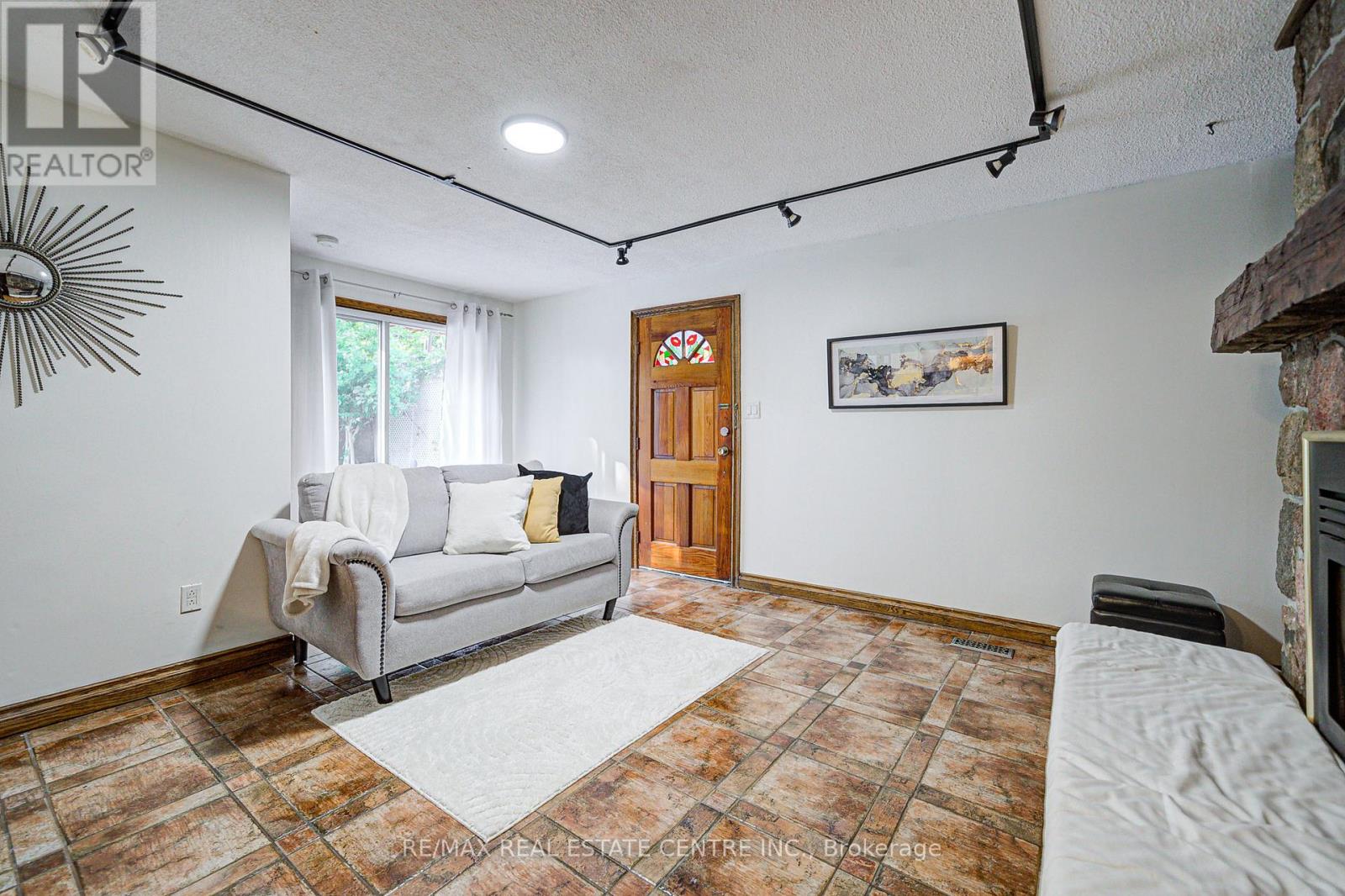 130 Cornwall Road, Brampton, Ontario  L6W 1P3 - Photo 8 - W12484748