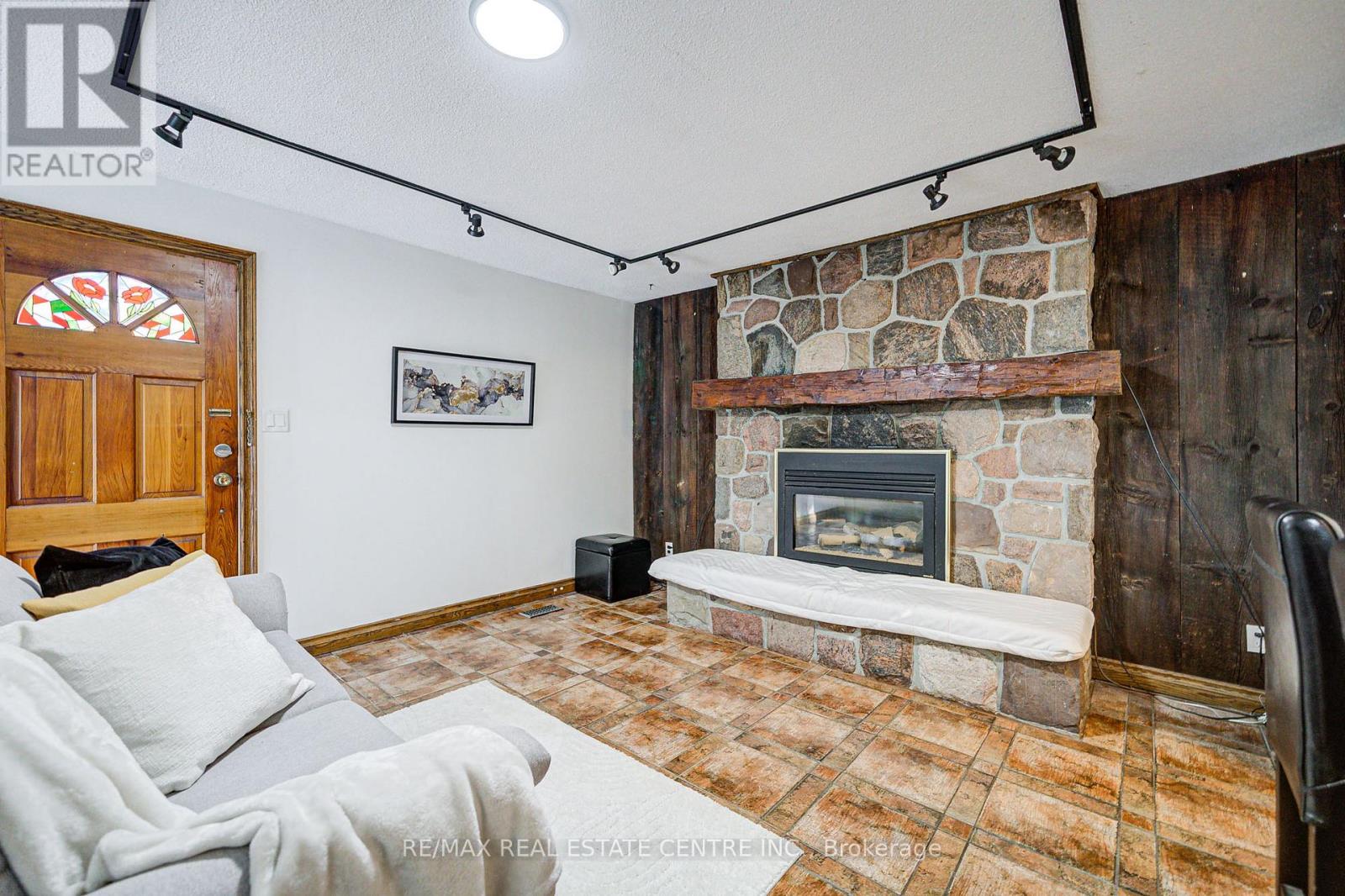 130 Cornwall Road, Brampton, Ontario  L6W 1P3 - Photo 9 - W12484748