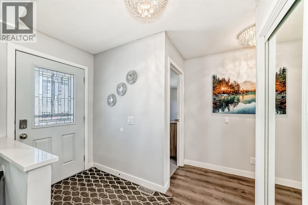 5107 Rundleview Road Ne, Calgary, Alberta  T1Y 1J5 - Photo 3 - A2253044