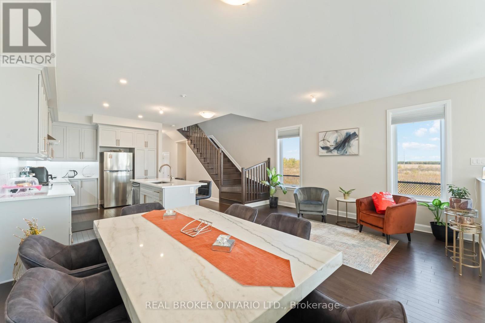 675 Taliesin Crescent, Ottawa, Ontario  K2S 2W5 - Photo 11 - X12484780
