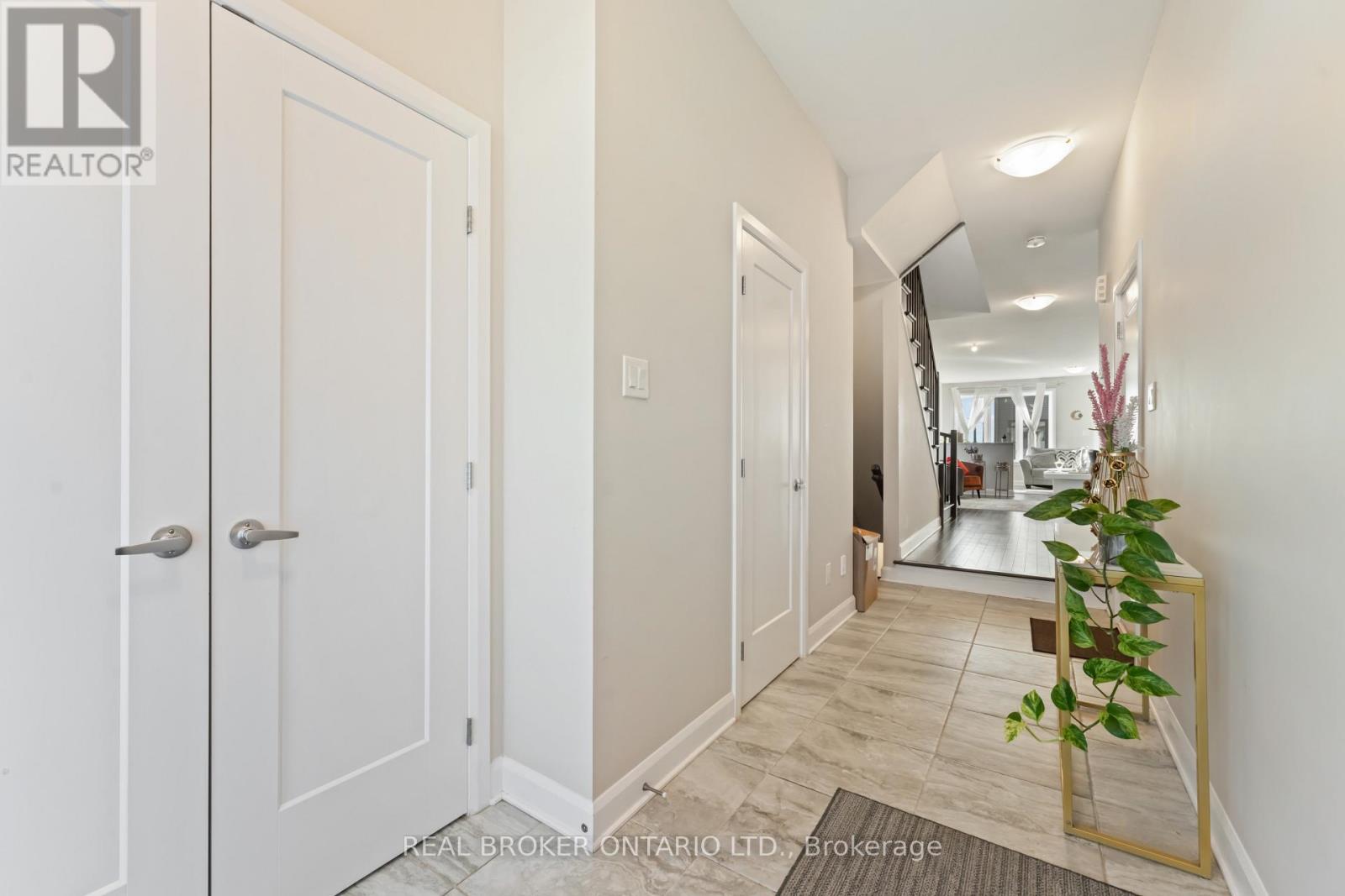675 Taliesin Crescent, Ottawa, Ontario  K2S 2W5 - Photo 2 - X12484780