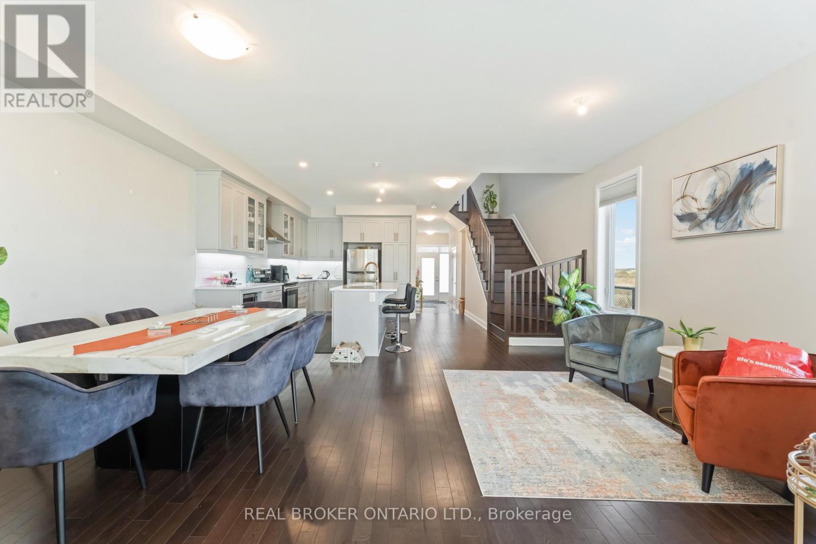 675 Taliesin Crescent, Ottawa, Ontario  K2S 2W5 - Photo 3 - X12484780