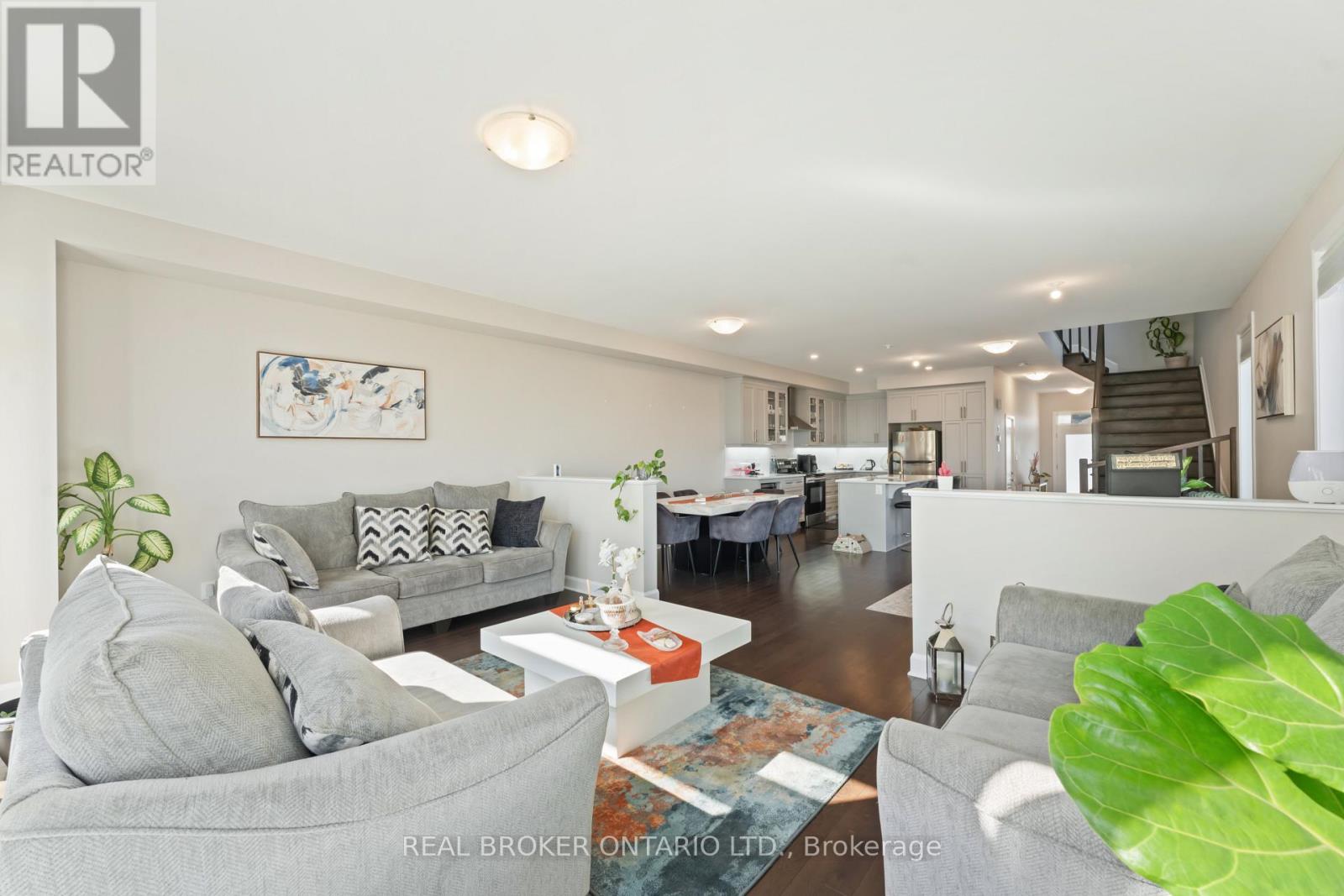 675 Taliesin Crescent, Ottawa, Ontario  K2S 2W5 - Photo 5 - X12484780