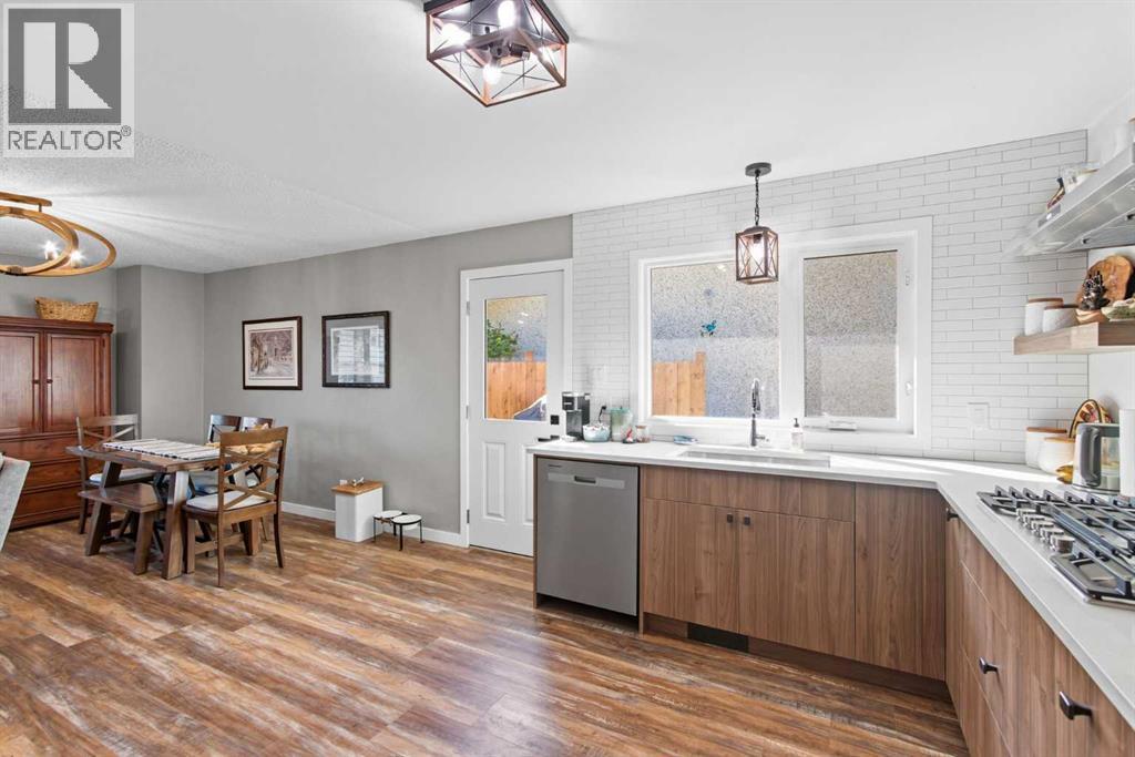 83 Brazeau Crescent Sw, Calgary, Alberta  T2W 0Z2 - Photo 8 - A2259765