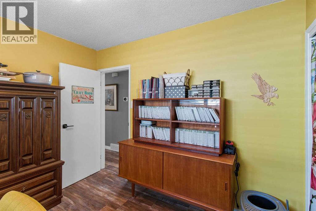 83 Brazeau Crescent Sw, Calgary, Alberta  T2W 0Z2 - Photo 18 - A2259765