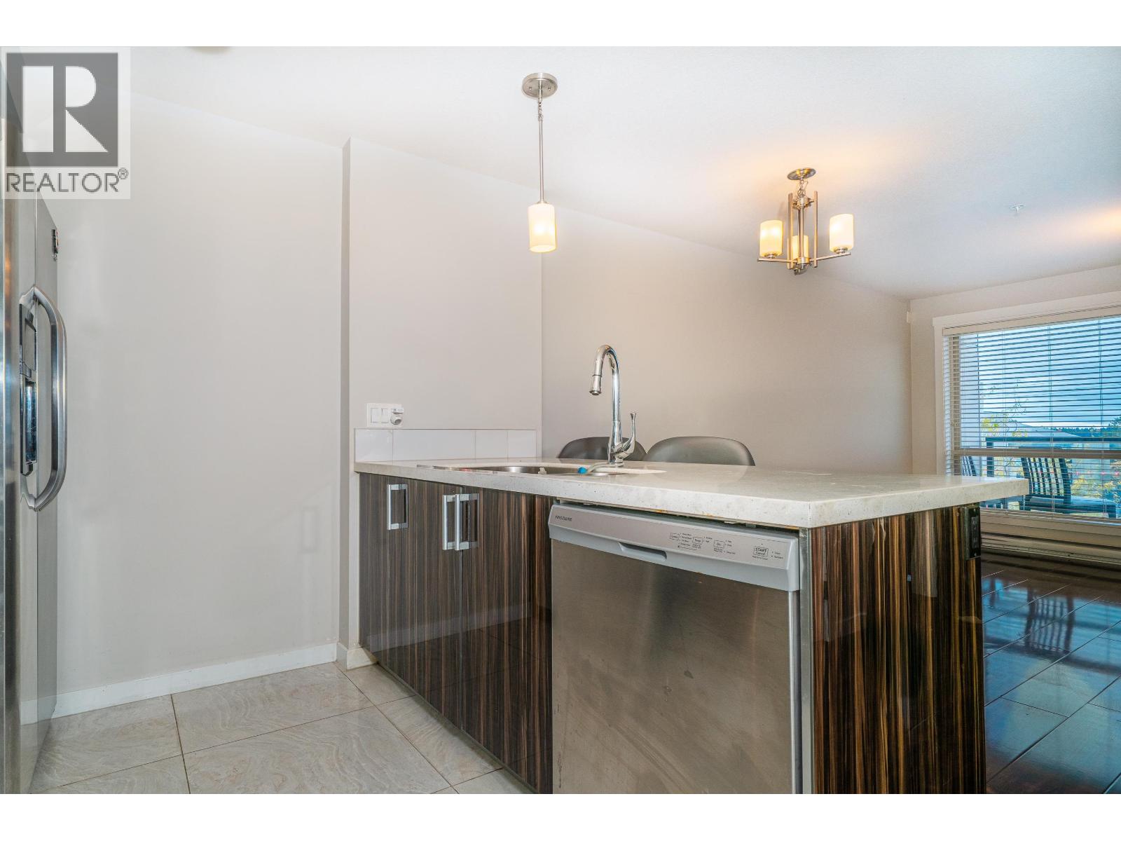 303 22318 Lougheed Highway, Maple Ridge, British Columbia  V2X 2T4 - Photo 6 - R3062270