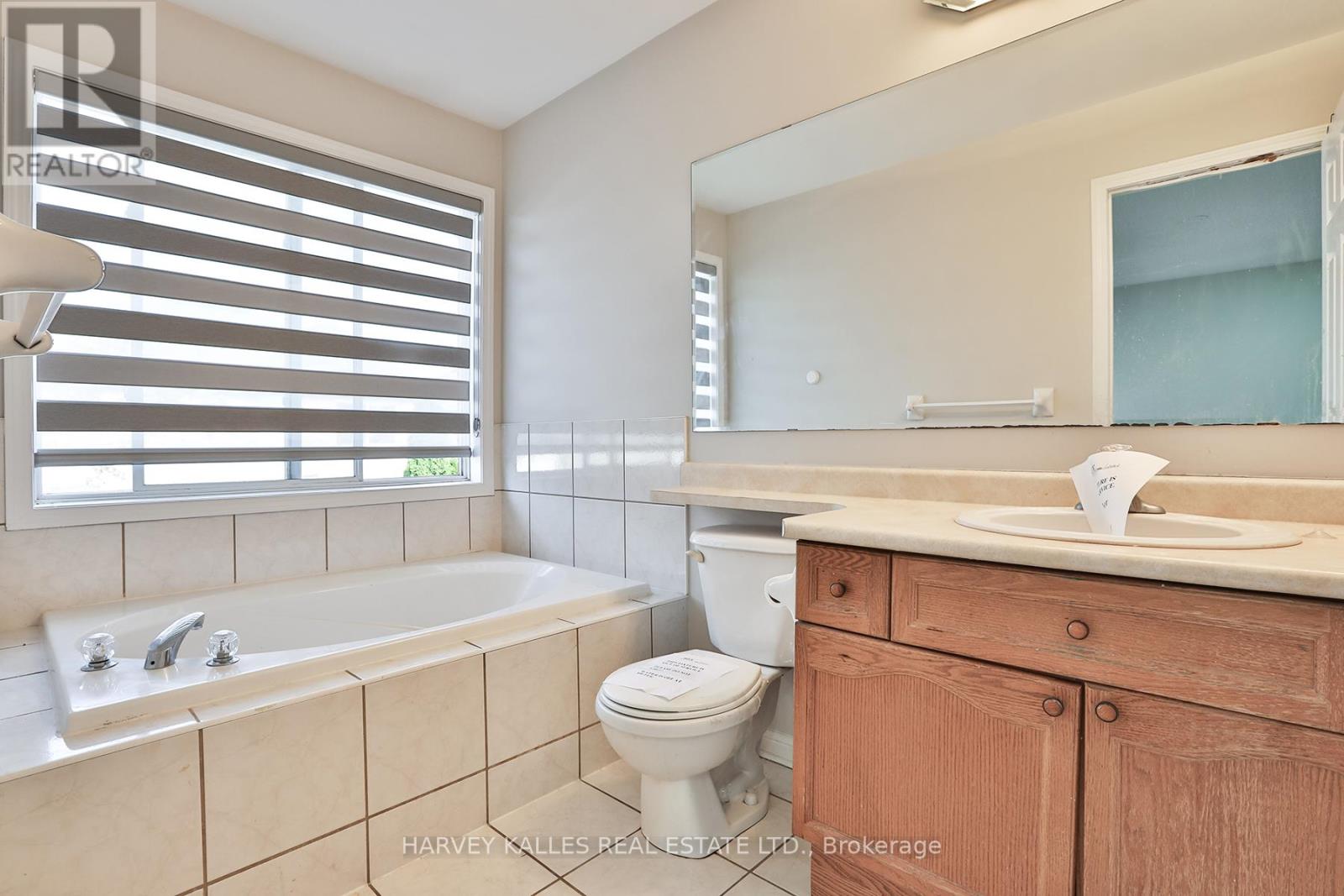 24 Upshall Drive, Brampton (Vales Of Castlemore), Ontario  L6P 1E1 - Photo 23 - W12482178