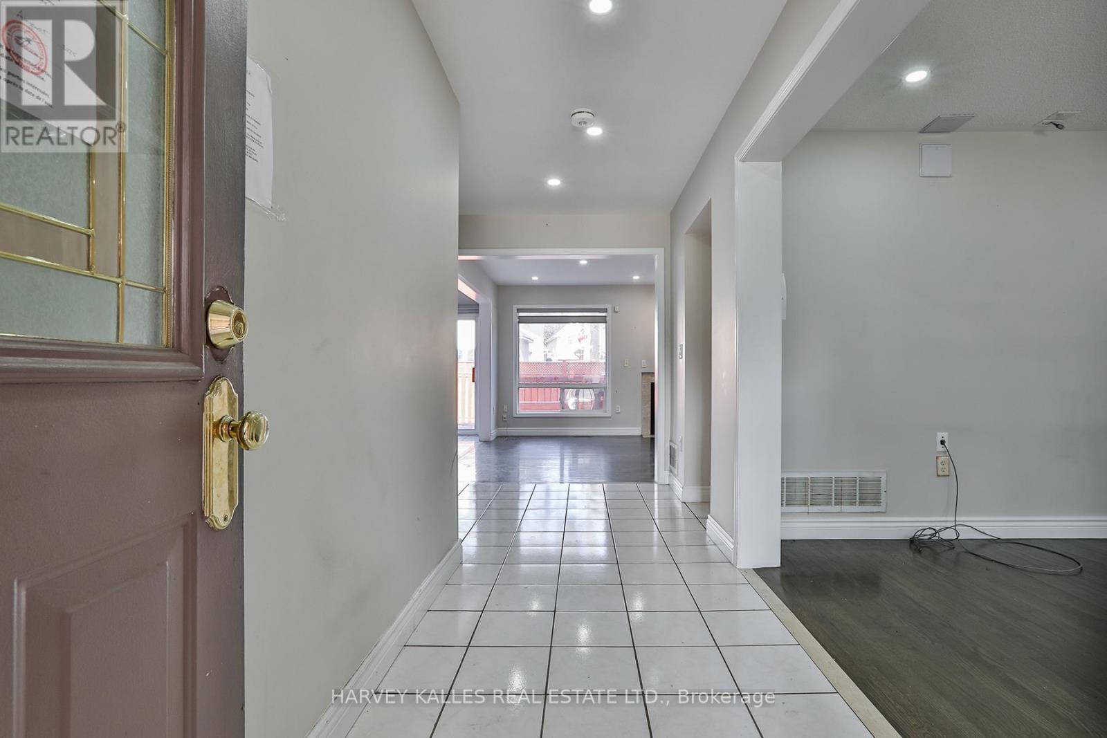 24 Upshall Drive, Brampton (Vales Of Castlemore), Ontario  L6P 1E1 - Photo 7 - W12482178