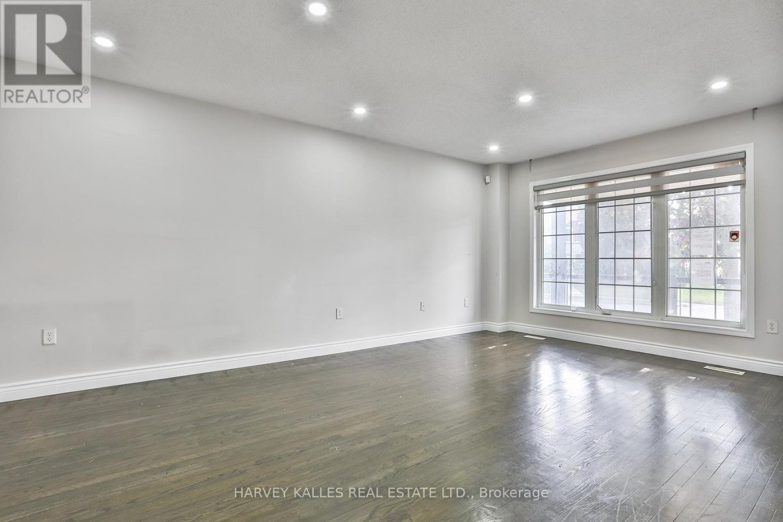 24 Upshall Drive, Brampton (Vales Of Castlemore), Ontario  L6P 1E1 - Photo 9 - W12482178