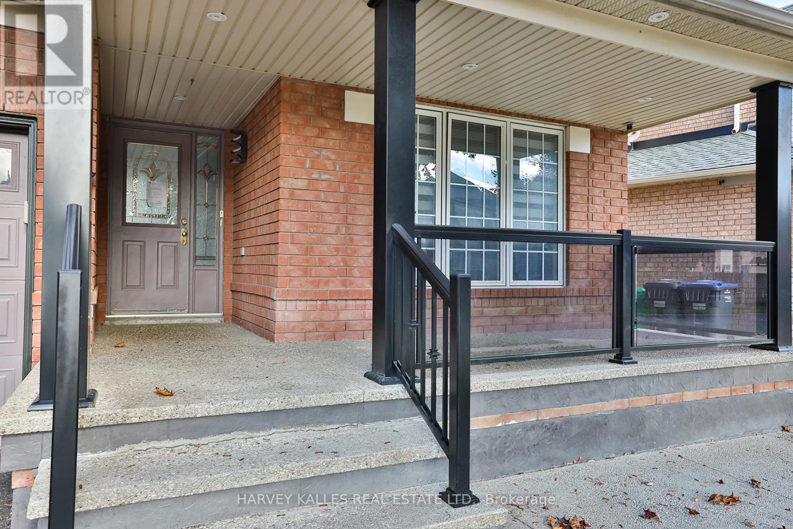 24 Upshall Drive, Brampton (Vales Of Castlemore), Ontario  L6P 1E1 - Photo 6 - W12482178