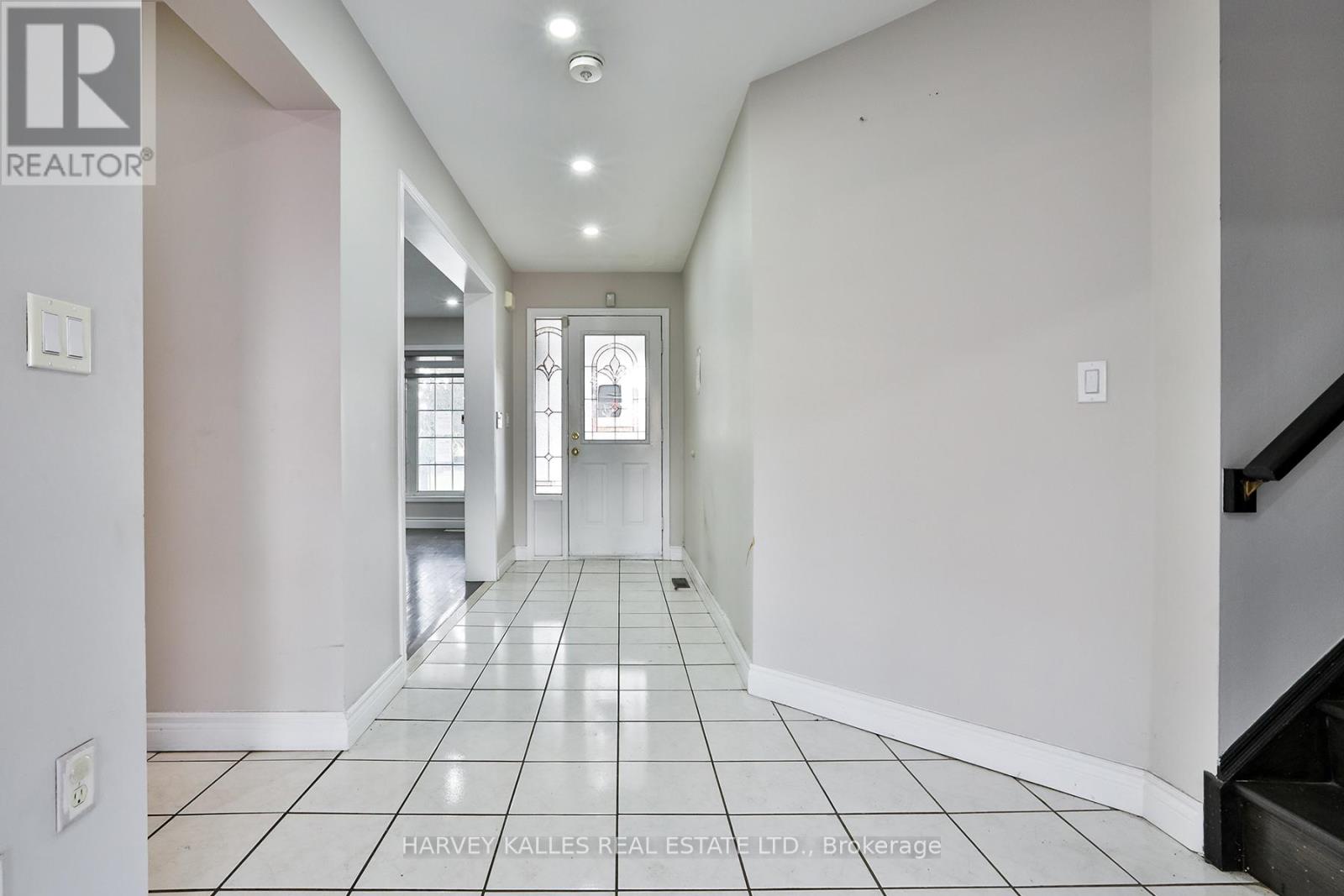 24 Upshall Drive, Brampton (Vales Of Castlemore), Ontario  L6P 1E1 - Photo 8 - W12482178