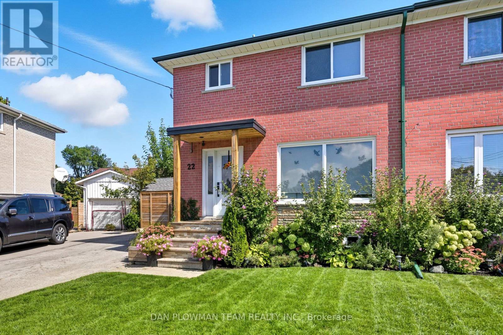 22 Athenia Court, Toronto, Ontario  M1E 2C1 - Photo 2 - E12484783