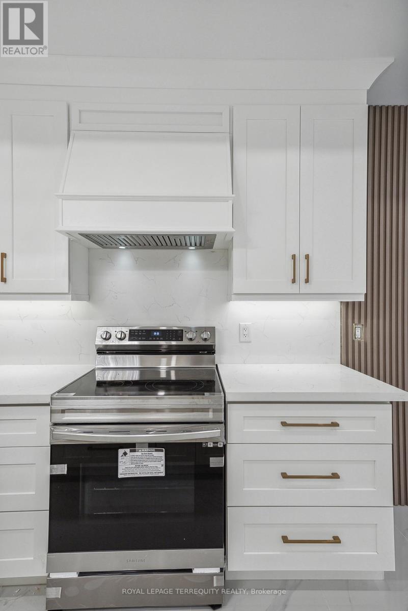Main Floor - 10 Mack Avenue, Toronto, Ontario  M1L 1L9 - Photo 18 - E12484792