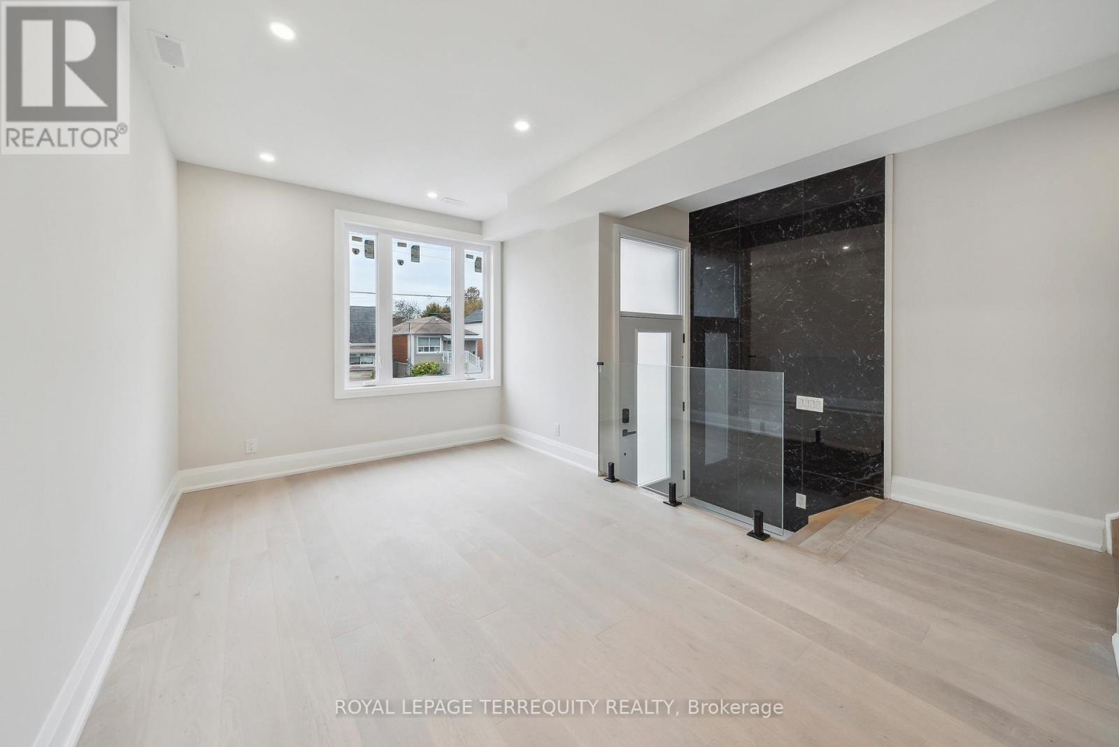 Main Floor - 10 Mack Avenue, Toronto, Ontario  M1L 1L9 - Photo 3 - E12484792