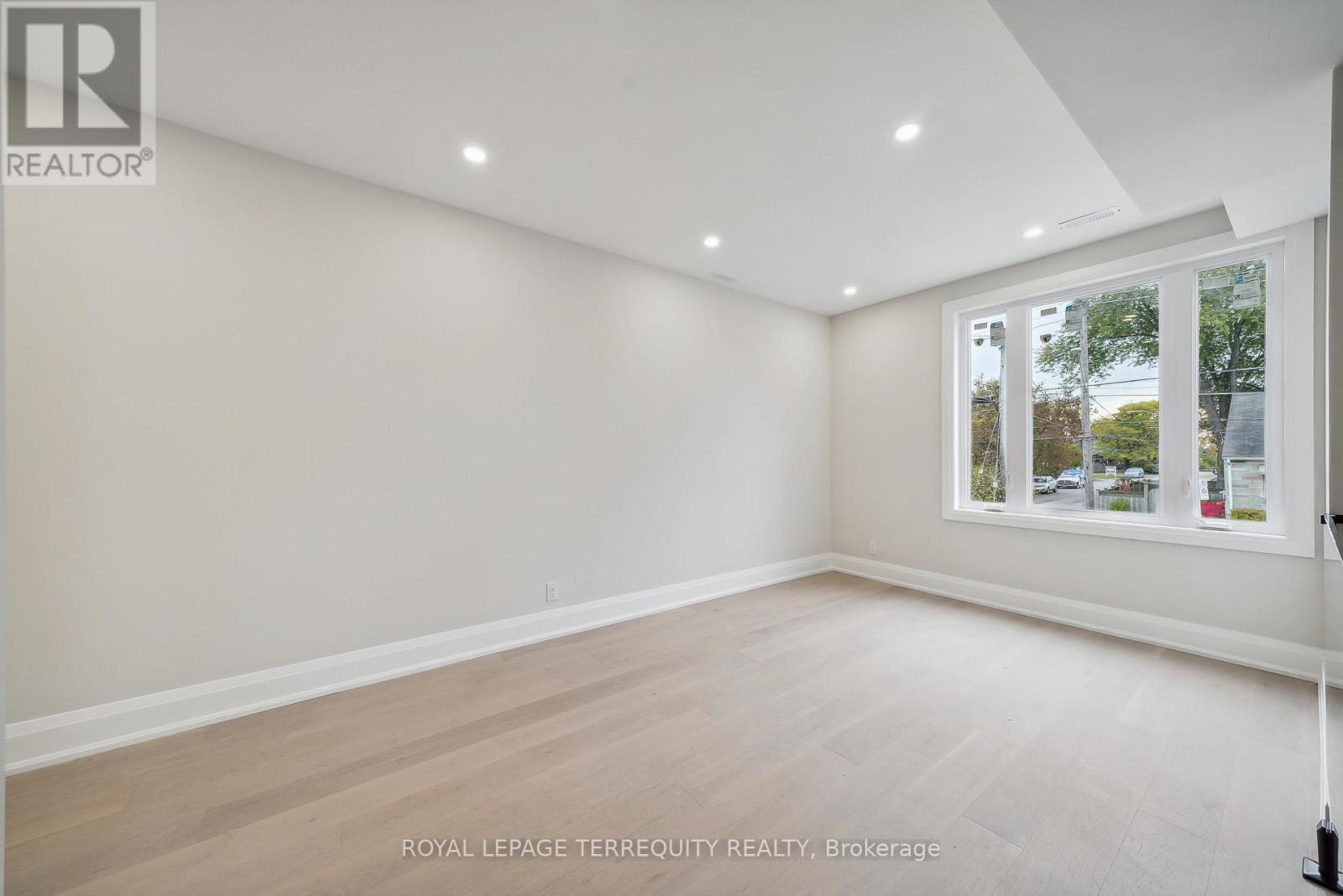 Main Floor - 10 Mack Avenue, Toronto, Ontario  M1L 1L9 - Photo 5 - E12484792